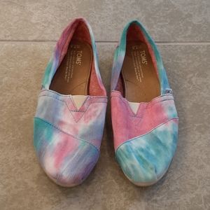 Tom's pink purple blue tie dye slip-on W7.5